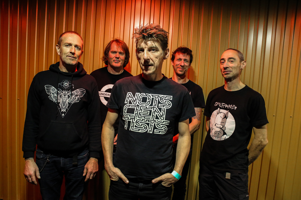 34 tours : The Burning Heads + The Silly Walks